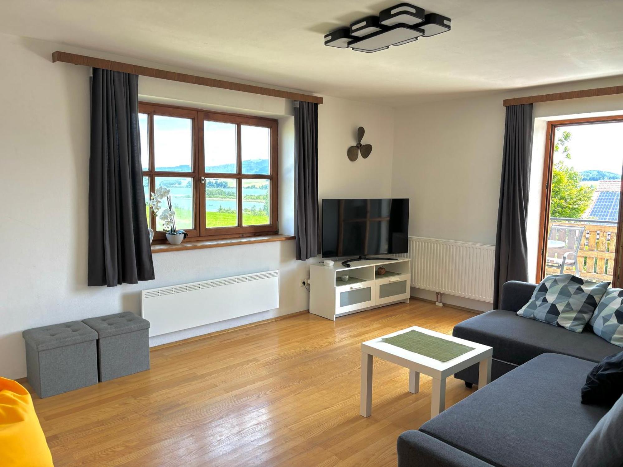 Gaesthaus "Seeblick" Seekirchen am Wallersee Ngoại thất bức ảnh